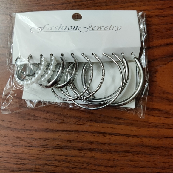 (NWT) 12 Pair of Earrings - Picture 3 of 3